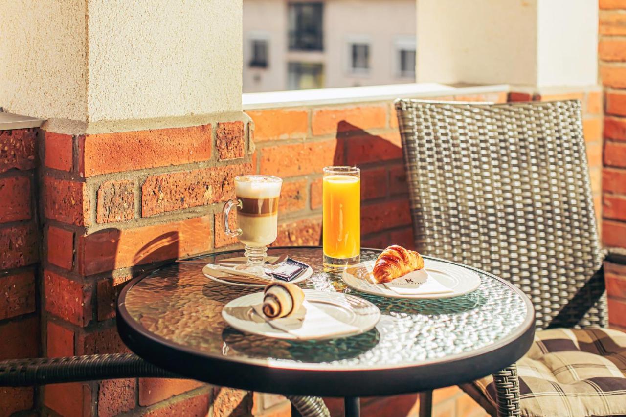 Komlo Hotel Gyula Esterno foto