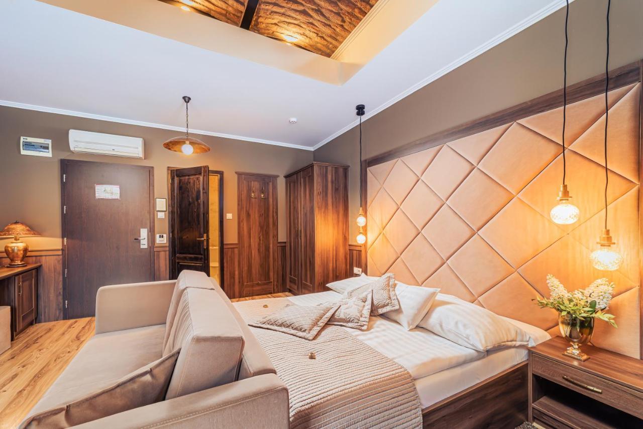 Komlo Hotel Gyula Esterno foto