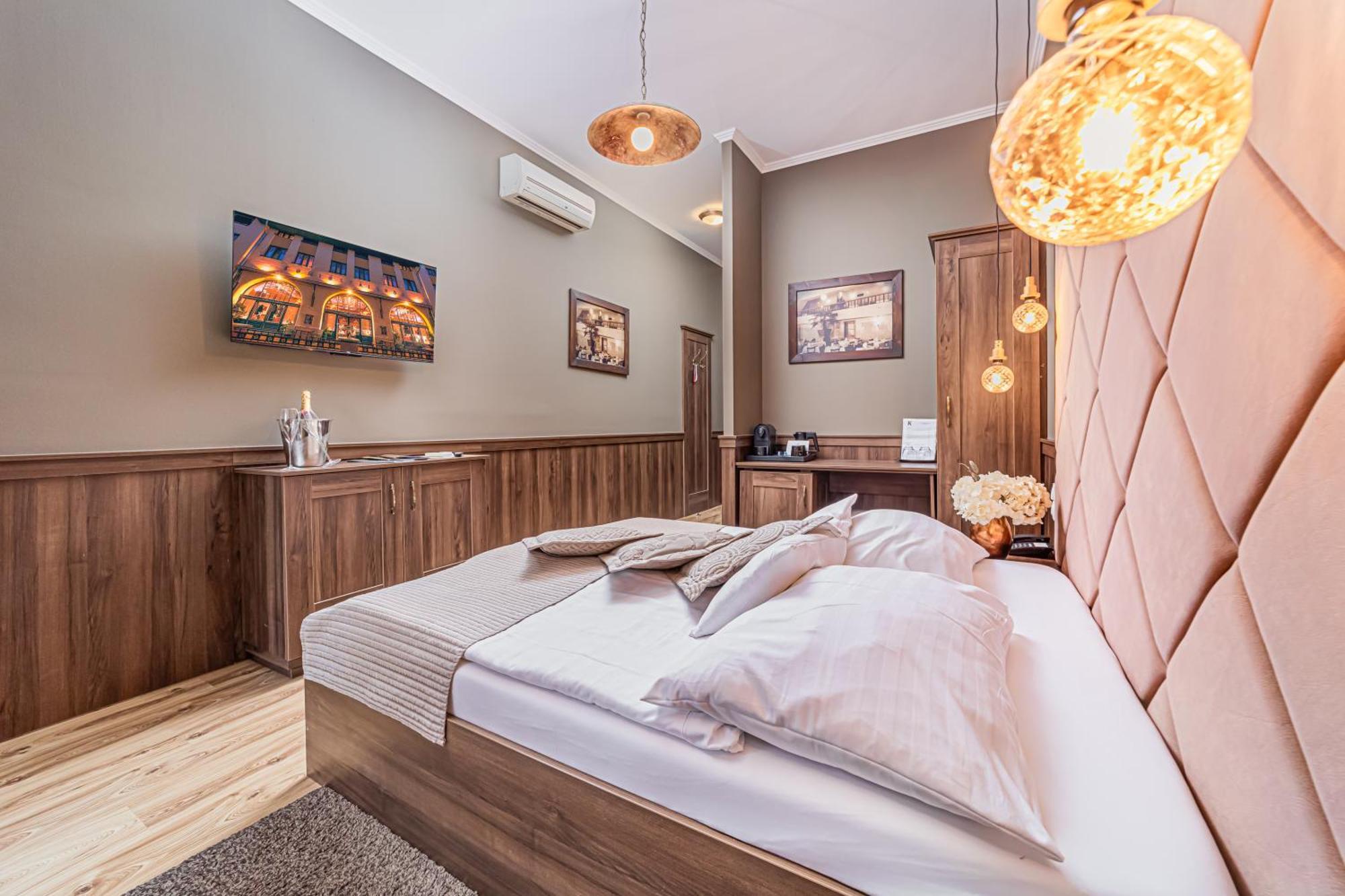 Komlo Hotel Gyula Esterno foto