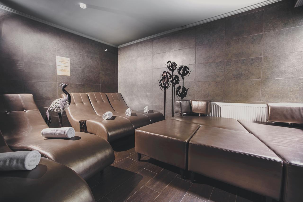 Komlo Hotel Gyula Esterno foto