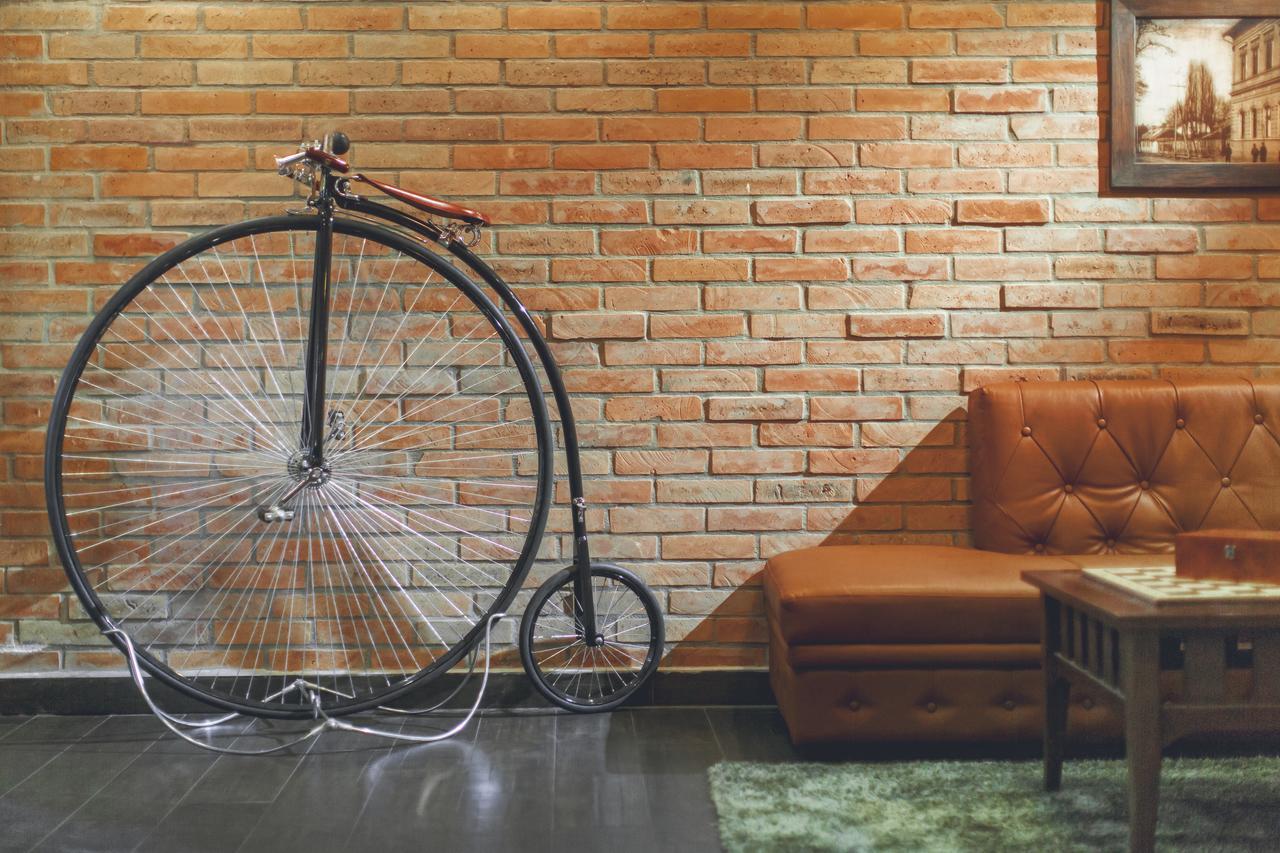 Komlo Hotel Gyula Esterno foto